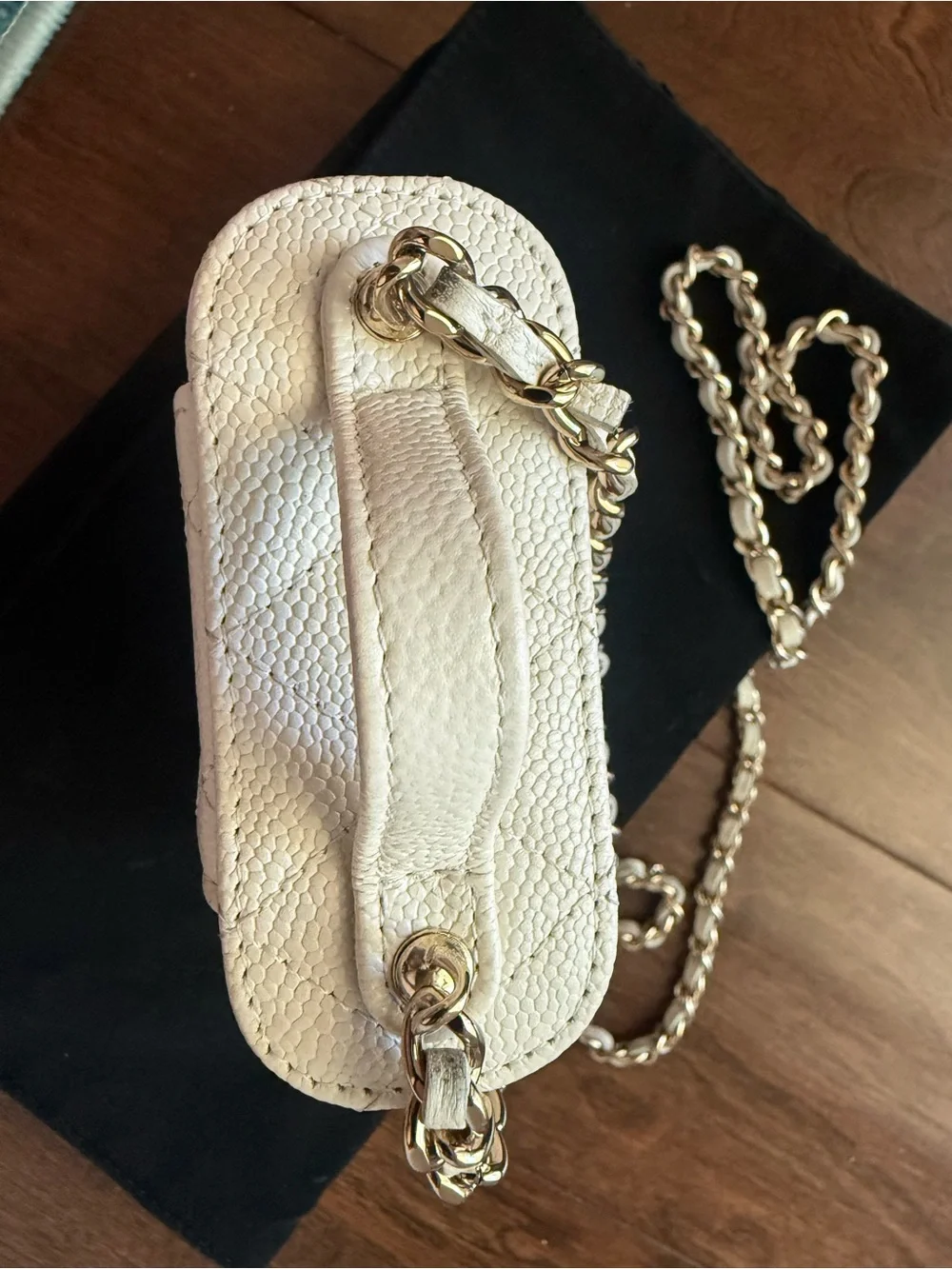 CHANEL comes original